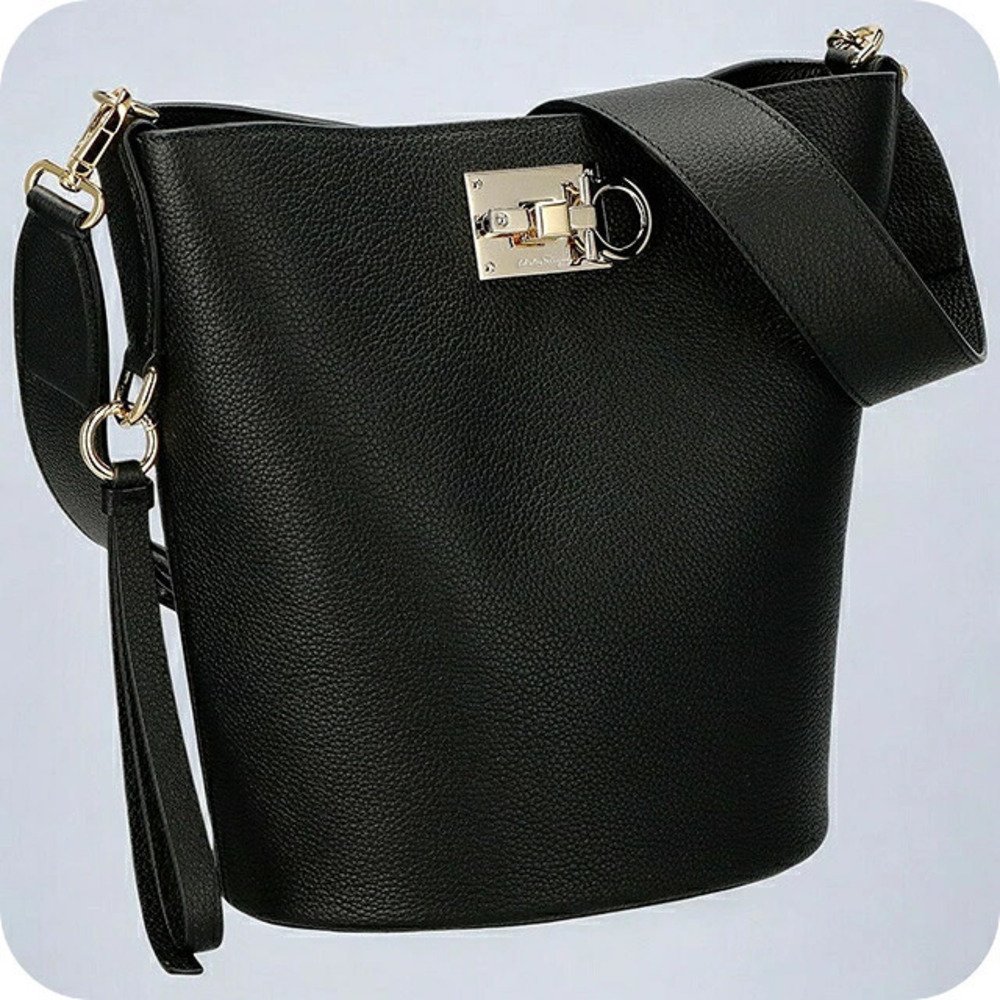 Salvatore Ferragamo Ner Shoulder Bag Leather Black